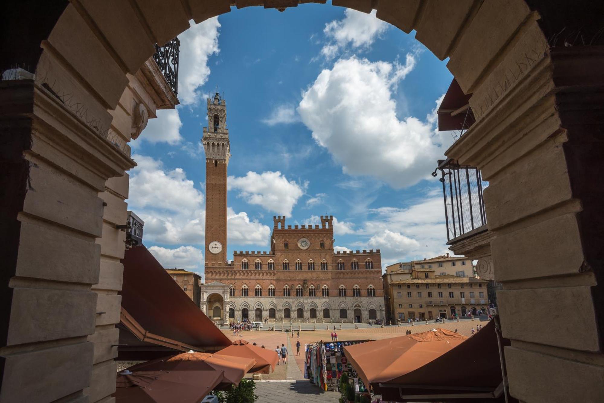 La Campanina-Nel Cuore Di Siena E Della Contrada Luaran gambar