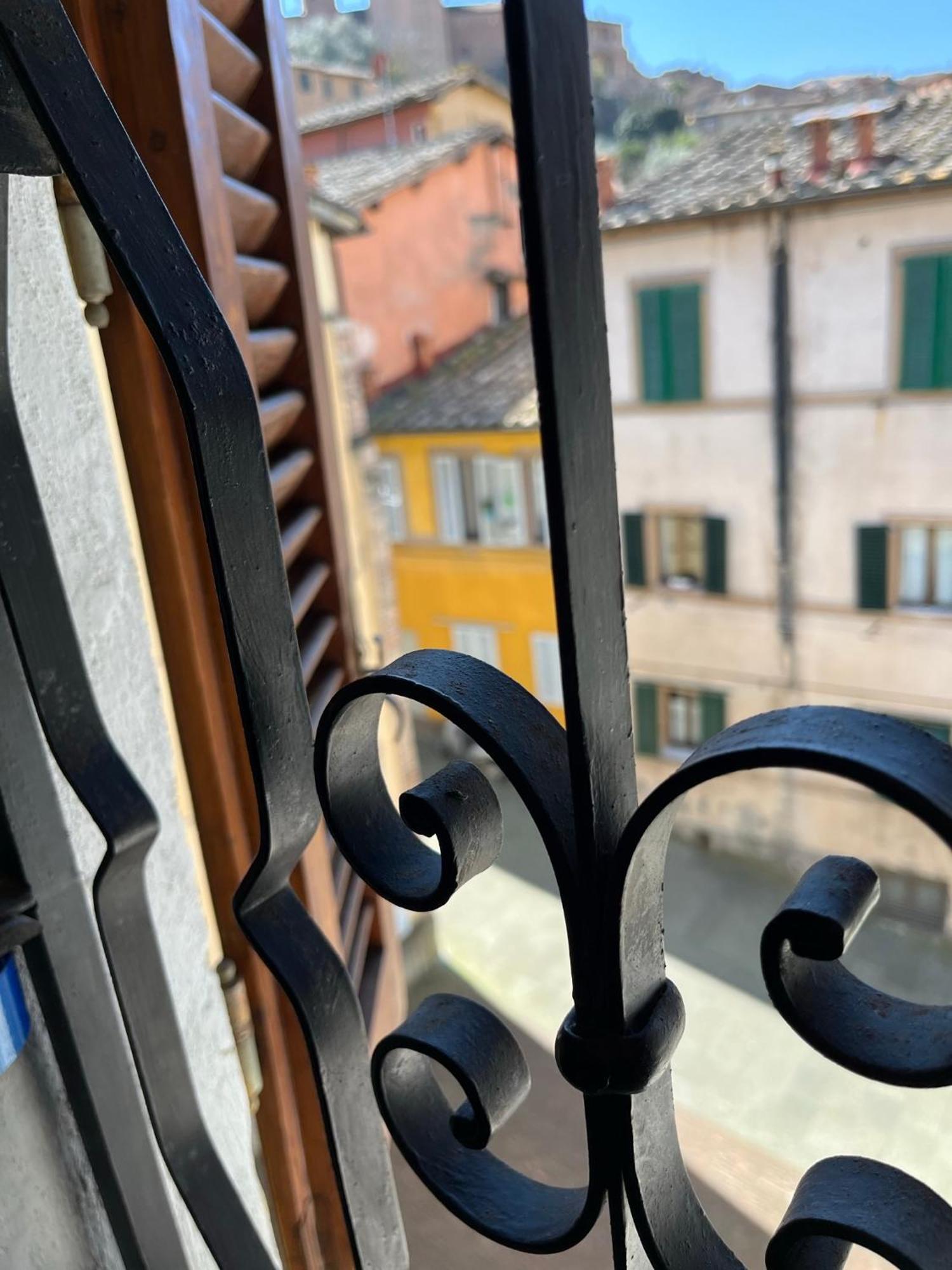 La Campanina-Nel Cuore Di Siena E Della Contrada Luaran gambar