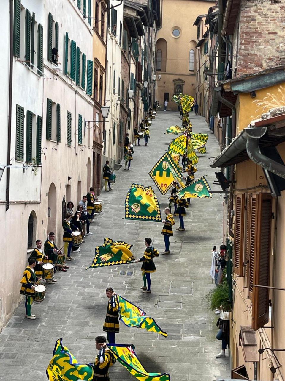 La Campanina-Nel Cuore Di Siena E Della Contrada Luaran gambar