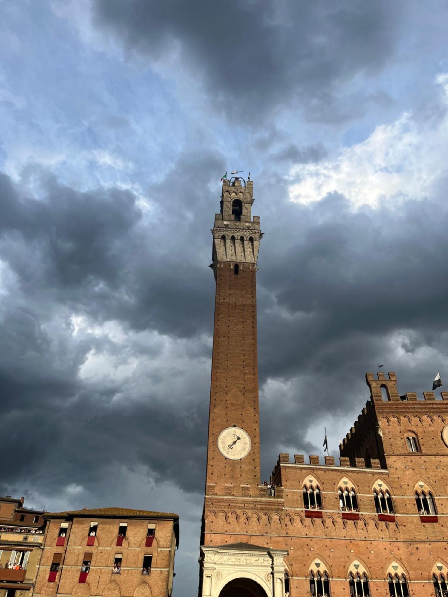 La Campanina-Nel Cuore Di Siena E Della Contrada Luaran gambar