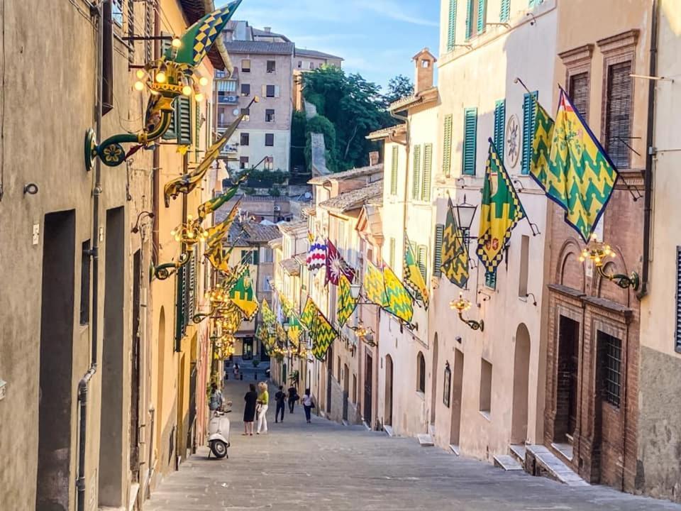 La Campanina-Nel Cuore Di Siena E Della Contrada Luaran gambar